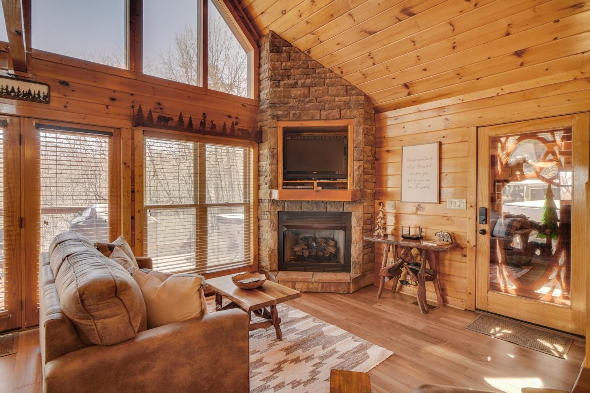Hatcher Mtn Retreat Sevierville Cabin With Hot Tub! Luaran gambar